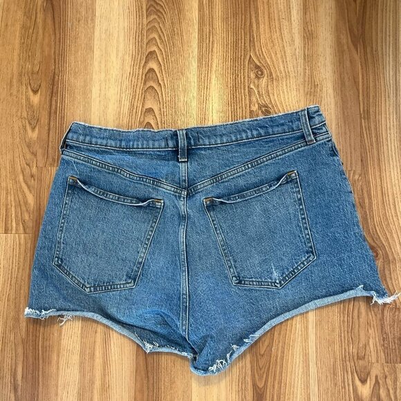 Ambercrombie & Fitch High Rise The Mom Short Denim Shorts Sz 33 - Picture 2 of 3